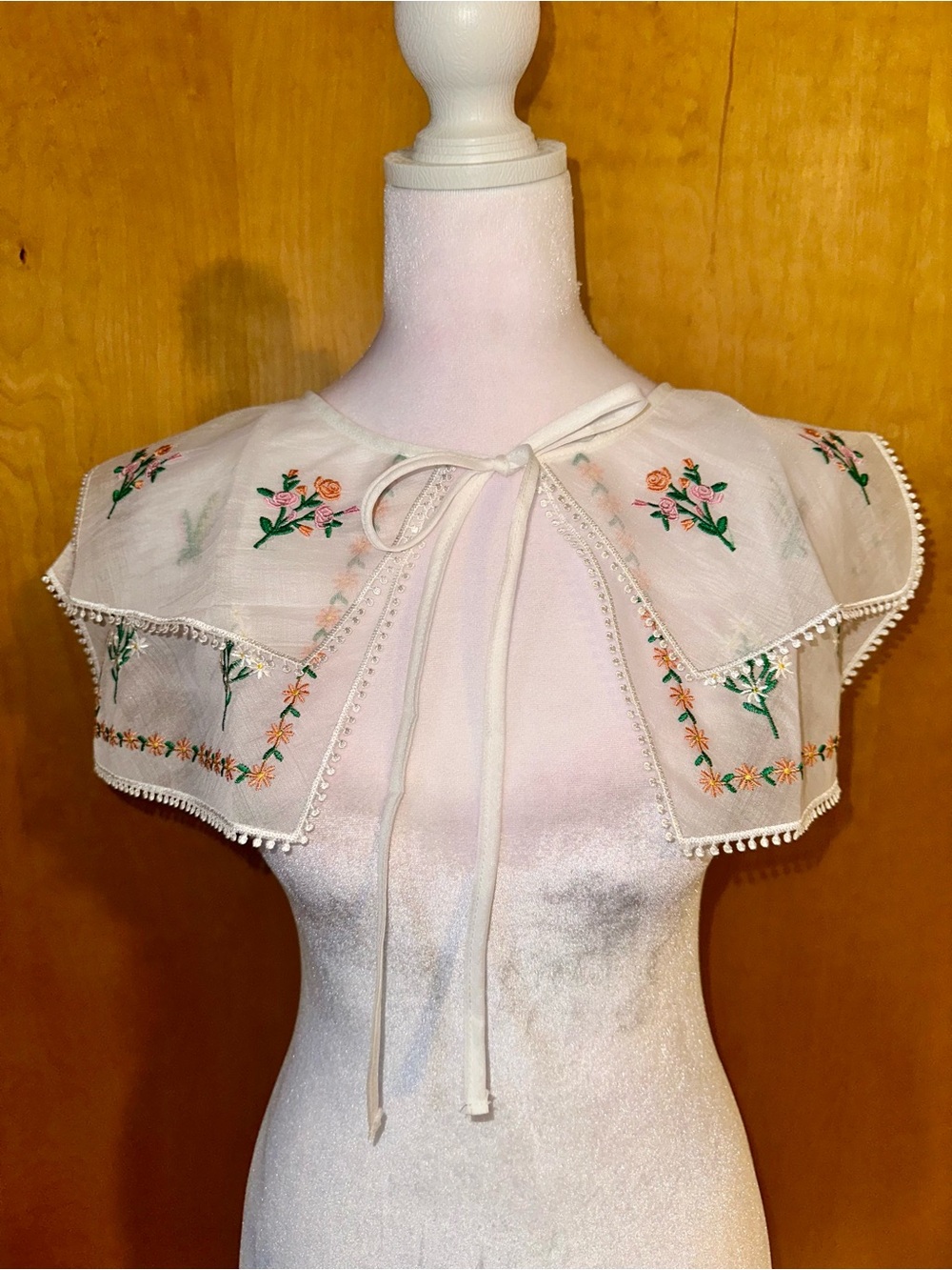 House of Harlow 1960 White Embroidered Tie-Front Capelet